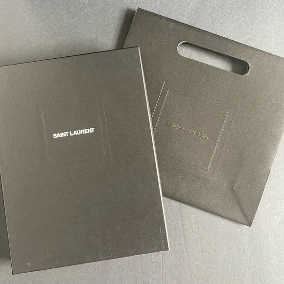 NEW SIGNATURE SAINT LAURENT PUFFER SCARF IN NYLON BLACK - Picture 12 of 12